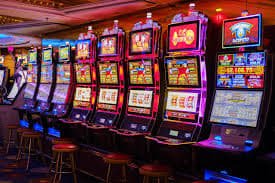 myam777 Live Casino မိုဘိုင်းဖုန်းဖြင့် Baccarat ကစားနေသောမြင်ကွင်း
